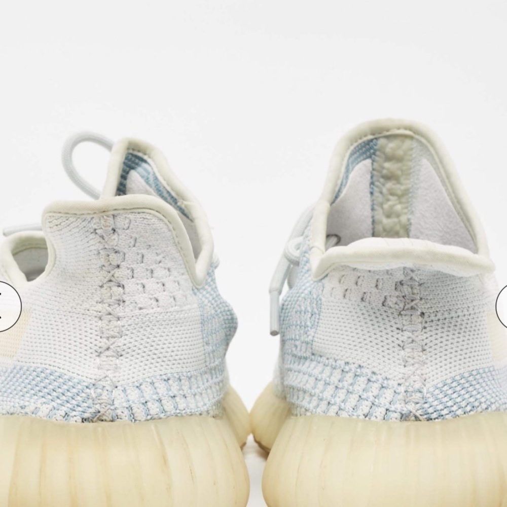 Yeezy x Adidas Blue/White Knit Fabric Boost 350 V2 Cloud White Sneakers
Sz6 men - Picture 5 of 6